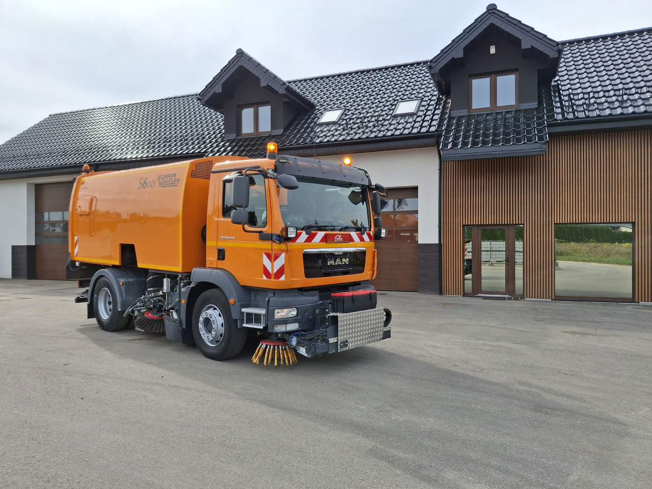 MAN TGM 18.250 Zamiatarka Kupper Weisser BROCK 2 Motoren Szczotki L/R PM10 Odchwaszczarka - Kehrmaschine: das Bild 1 MAN TGM 18.250 Zamiatarka Kupper Weisser BROCK 2 Motoren Szczotki L/R PM10 Odchwaszczarka - Kehrmaschine: das Bild 1