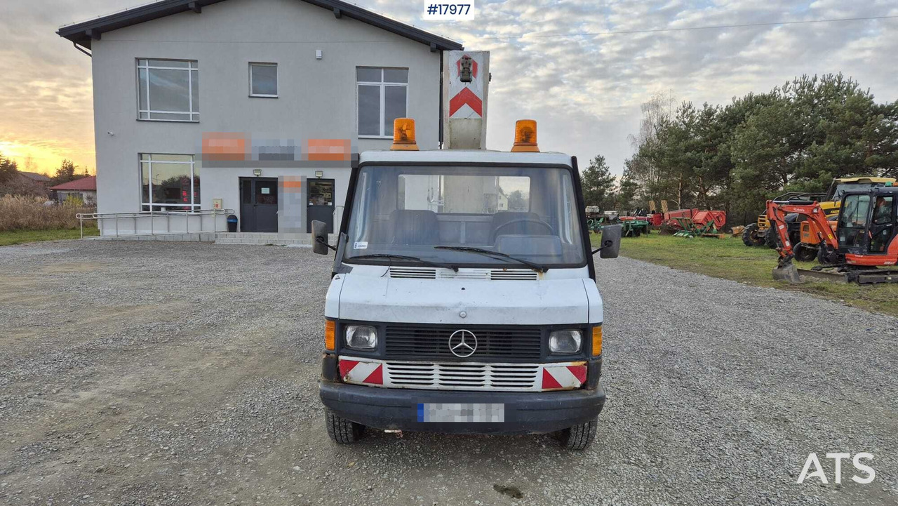BRONTO SKYLIFT basket lift on Mercedes-Benz 308D chassis (1992) - LKW mit Arbeitsbühne: das Bild 2 BRONTO SKYLIFT basket lift on Mercedes-Benz 308D chassis (1992) - LKW mit Arbeitsbühne: das Bild 2