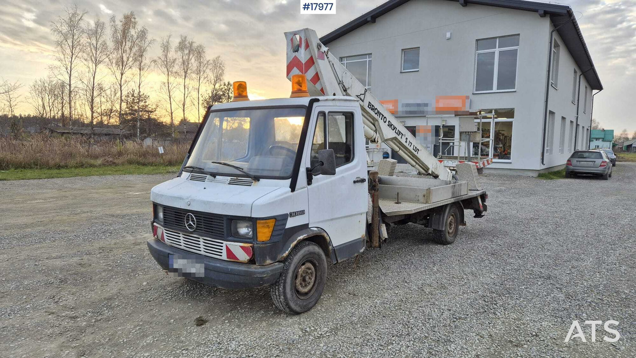 BRONTO SKYLIFT basket lift on Mercedes-Benz 308D chassis (1992) - LKW mit Arbeitsbühne: das Bild 1 BRONTO SKYLIFT basket lift on Mercedes-Benz 308D chassis (1992) - LKW mit Arbeitsbühne: das Bild 1