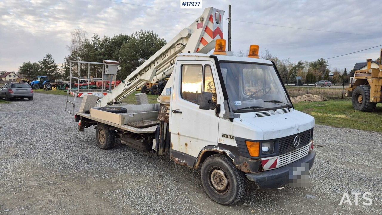 BRONTO SKYLIFT basket lift on Mercedes-Benz 308D chassis (1992) - LKW mit Arbeitsbühne: das Bild 3 BRONTO SKYLIFT basket lift on Mercedes-Benz 308D chassis (1992) - LKW mit Arbeitsbühne: das Bild 3
