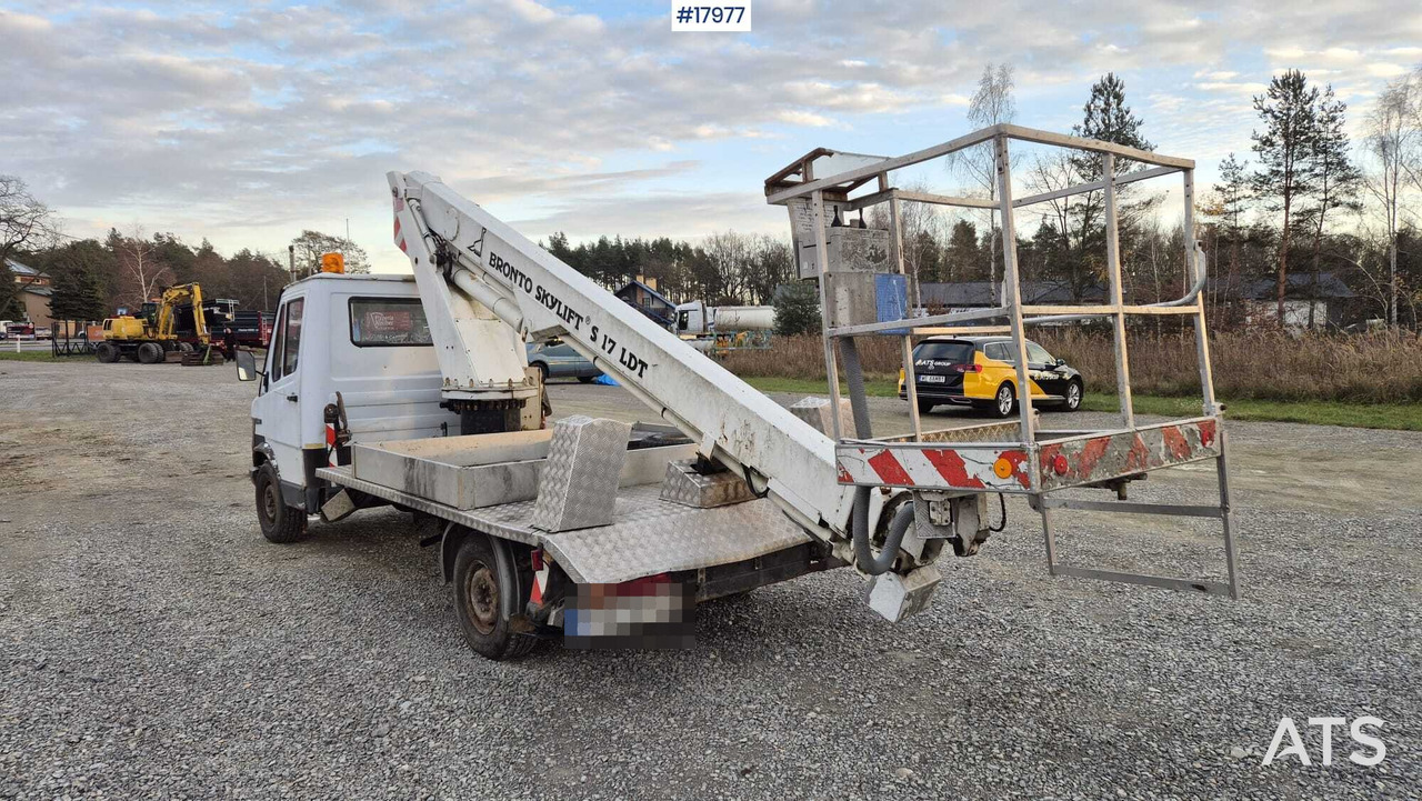 BRONTO SKYLIFT basket lift on Mercedes-Benz 308D chassis (1992) - LKW mit Arbeitsbühne: das Bild 5 BRONTO SKYLIFT basket lift on Mercedes-Benz 308D chassis (1992) - LKW mit Arbeitsbühne: das Bild 5