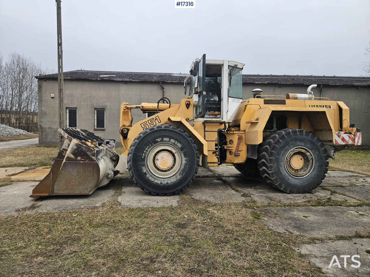 LIEBHERR L551 wheel loader (1995) - Radlader: das Bild 4 LIEBHERR L551 wheel loader (1995) - Radlader: das Bild 4