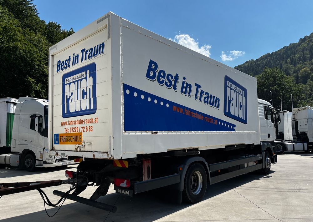 MAN TGA 18.350 6x2 D20 // BDF // Niski Przebieg // + Przyczepa Schmitz BDF // - Fahrgestell LKW: das Bild 5 MAN TGA 18.350 6x2 D20 // BDF // Niski Przebieg // + Przyczepa Schmitz BDF // - Fahrgestell LKW: das Bild 5