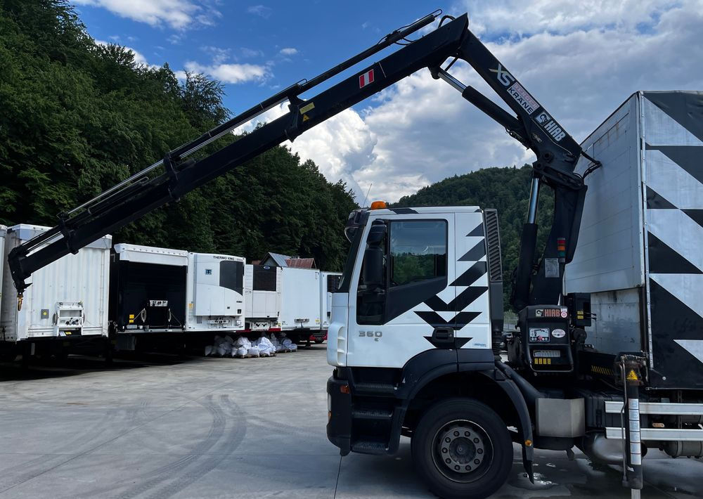 Iveco Stralis 360 // HIAB 144 E4 HIDUO + Radio // Zabudowa 6m // Oś podnoszona - Sattelzugmaschine: das Bild 5 Iveco Stralis 360 // HIAB 144 E4 HIDUO + Radio // Zabudowa 6m // Oś podnoszona - Sattelzugmaschine: das Bild 5