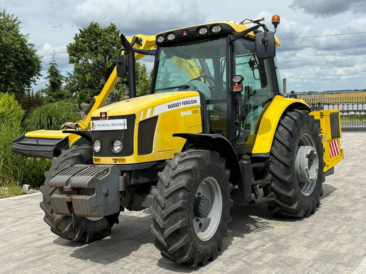 Massey Ferguson 6445 z kosiarką wysięgnikową do poboczy Rousseau T hénor 510 L FI - Traktor: das Bild 3 Massey Ferguson 6445 z kosiarką wysięgnikową do poboczy Rousseau T hénor 510 L FI - Traktor: das Bild 3