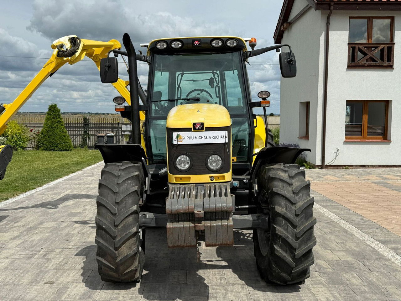 Massey Ferguson 6445 z kosiarką wysięgnikową do poboczy Rousseau T hénor 510 L FI - Traktor: das Bild 2 Massey Ferguson 6445 z kosiarką wysięgnikową do poboczy Rousseau T hénor 510 L FI - Traktor: das Bild 2