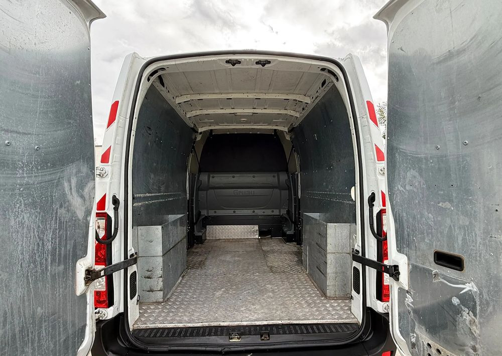 Transporter mit Doppelkabine Renault Master: das Bild 7