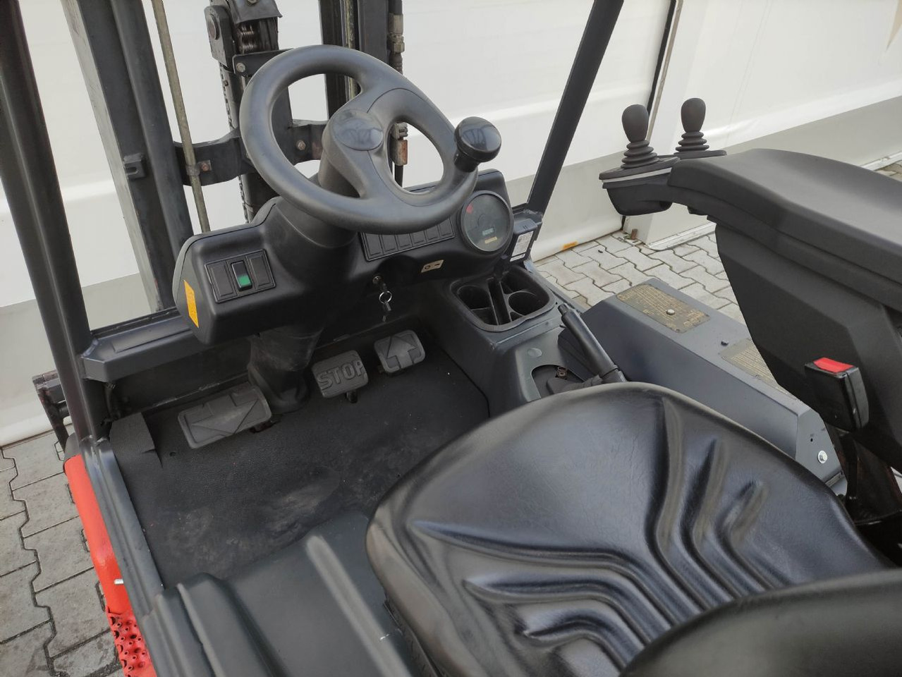 Linde E30-336-03 (LACK NEU) - Elektrostapler: das Bild 5 Linde E30-336-03 (LACK NEU) - Elektrostapler: das Bild 5