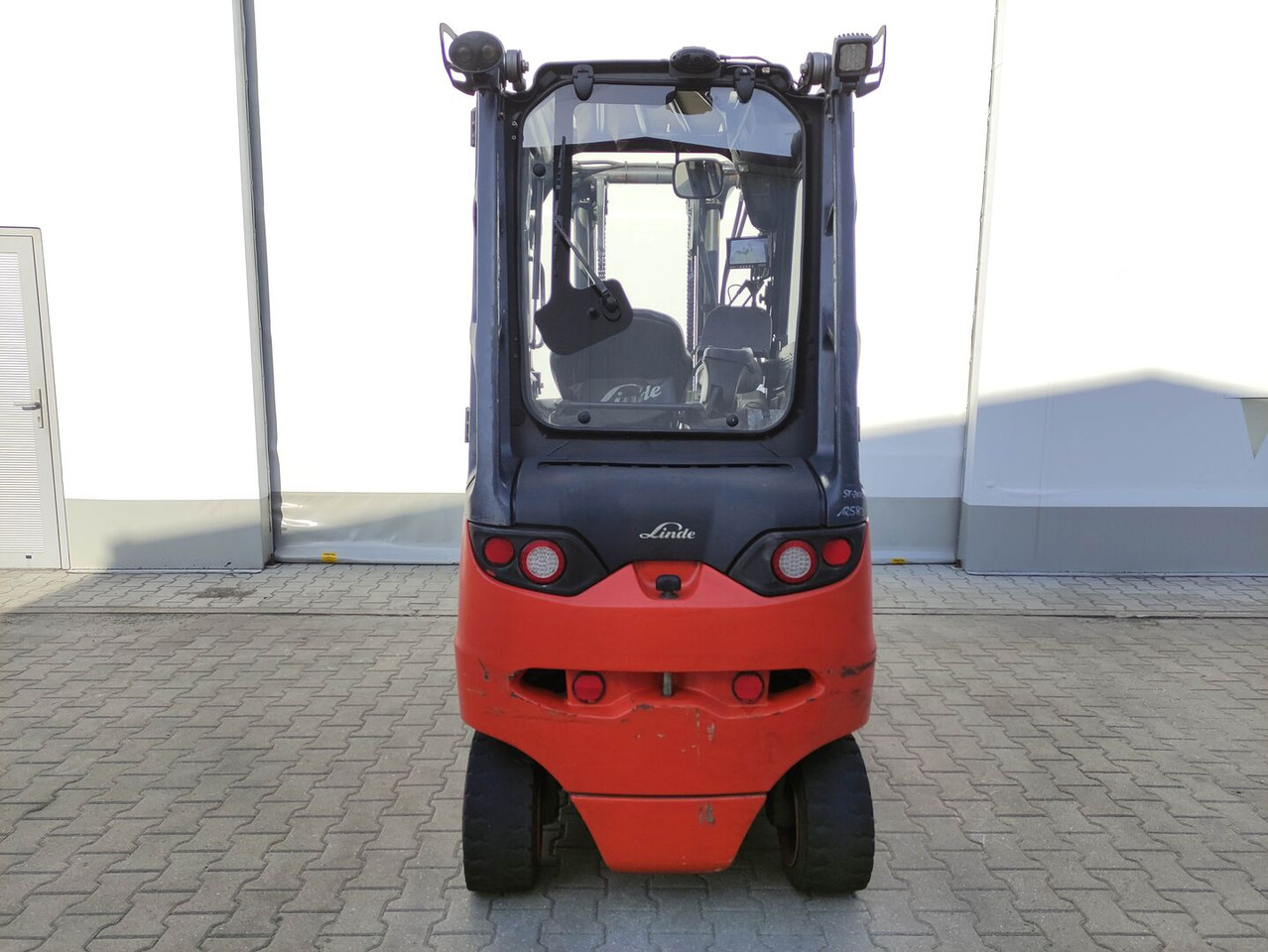 Linde E30H-01-600-387 - Elektrostapler: das Bild 4 Linde E30H-01-600-387 - Elektrostapler: das Bild 4