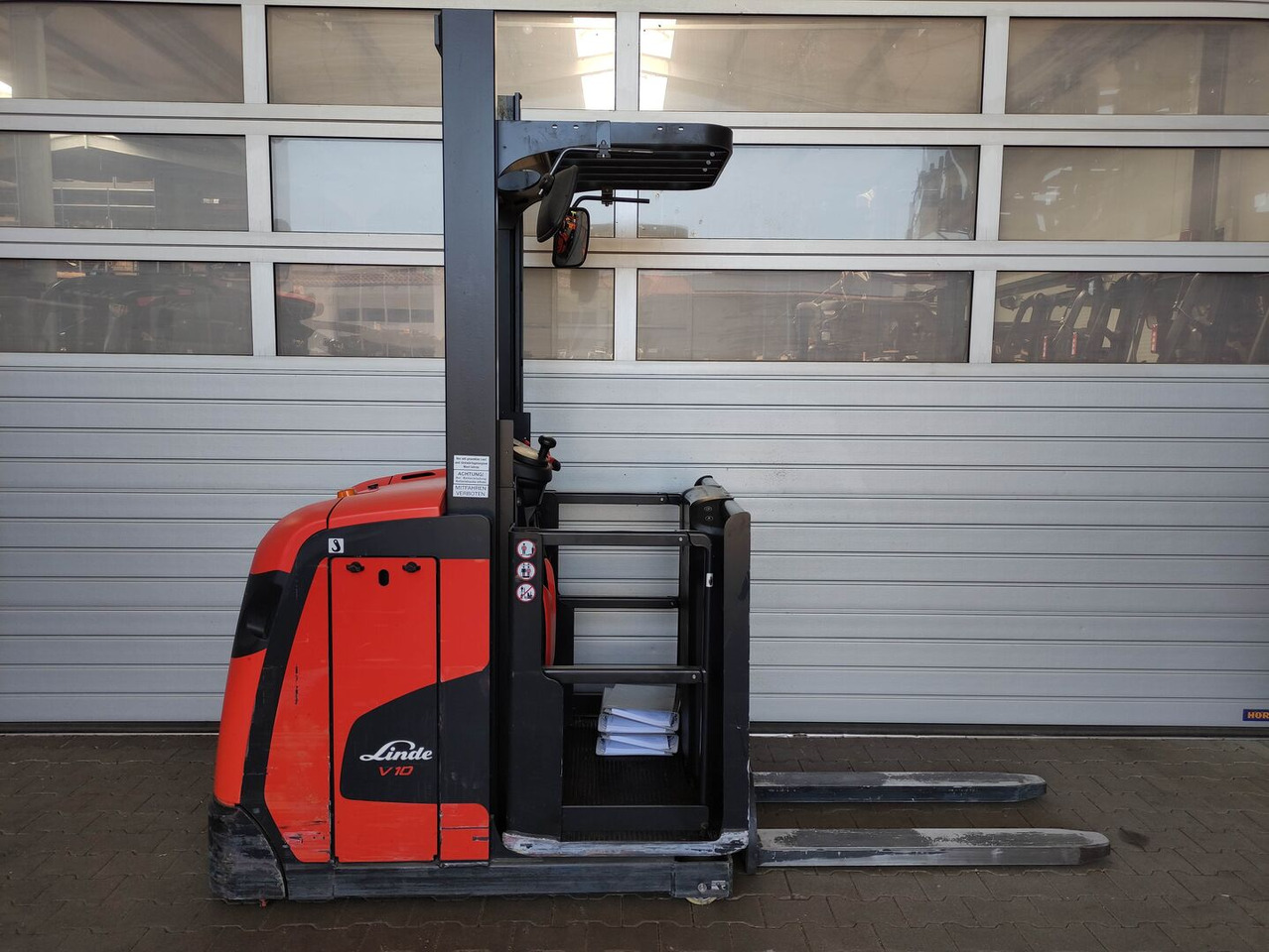 Linde V10-02 - Kommissionierer: das Bild 1 Linde V10-02 - Kommissionierer: das Bild 1