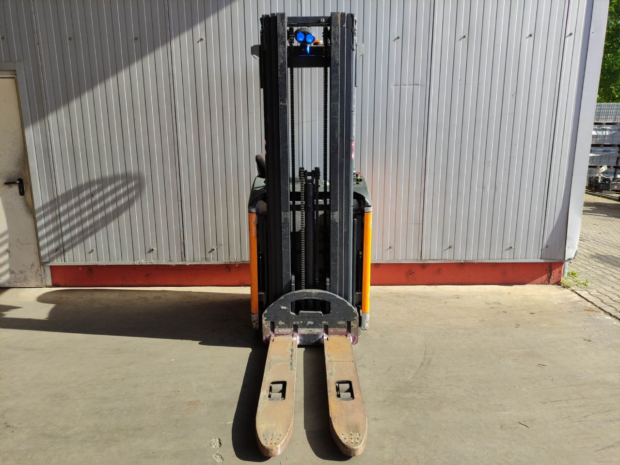 Still FV-Xi-16 - Hochhubwagen: das Bild 3 Still FV-Xi-16 - Hochhubwagen: das Bild 3