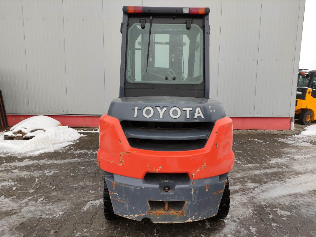Toyota 40-8FD50N - Dieselstapler: das Bild 4 Toyota 40-8FD50N - Dieselstapler: das Bild 4