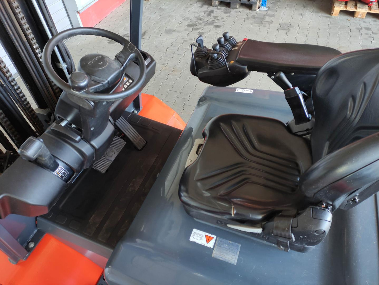 Toyota 8FBMT50 - Elektrostapler: das Bild 5 Toyota 8FBMT50 - Elektrostapler: das Bild 5