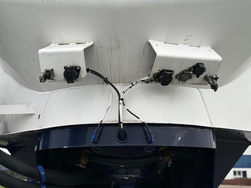 Feldbinder EUT 59.3 59.3 KUUB, 4 VAKKEN, DRIE KEER TIEN TONS ASSEN, STUURAS. - Tankauflieger: das Bild 5 Feldbinder EUT 59.3 59.3 KUUB, 4 VAKKEN, DRIE KEER TIEN TONS ASSEN, STUURAS. - Tankauflieger: das Bild 5