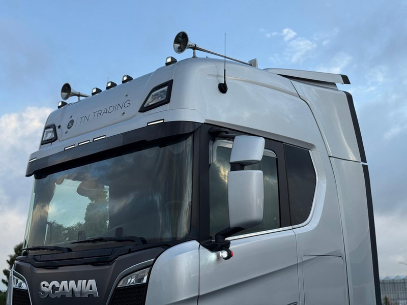 Scania S520 V8 NGS TOPAUTO, SHOW INTERIEUR, PTO, ALCOA, VOLLUCHT, RETARDER. - Sattelzugmaschine: das Bild 5 Scania S520 V8 NGS TOPAUTO, SHOW INTERIEUR, PTO, ALCOA, VOLLUCHT, RETARDER. - Sattelzugmaschine: das Bild 5