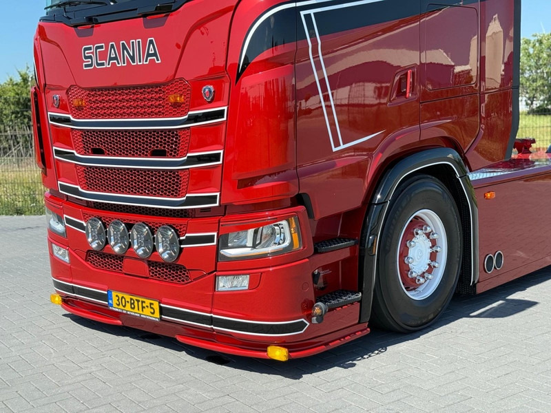 Scania S530 SHOW TRUCK, FULL AIR, LEATHER, OPEN EXHAUST. - Sattelzugmaschine: das Bild 5 Scania S530 SHOW TRUCK, FULL AIR, LEATHER, OPEN EXHAUST. - Sattelzugmaschine: das Bild 5