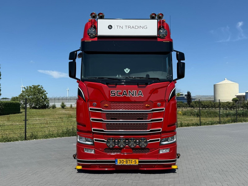 Scania S530 SHOW TRUCK, FULL AIR, LEATHER, OPEN EXHAUST. - Sattelzugmaschine: das Bild 2 Scania S530 SHOW TRUCK, FULL AIR, LEATHER, OPEN EXHAUST. - Sattelzugmaschine: das Bild 2