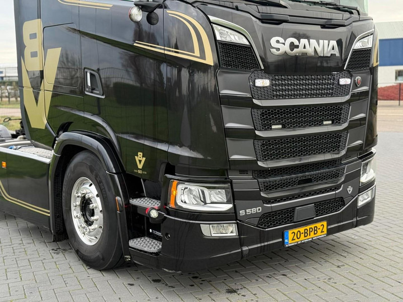 Scania S580 9 TONS VOORAS, EURO 6D, 50 YEAR V8, VOLLUCHT, 6 BALGEN, ALCOA, HYDRAULIEK, LED. - Sattelzugmaschine: das Bild 3 Scania S580 9 TONS VOORAS, EURO 6D, 50 YEAR V8, VOLLUCHT, 6 BALGEN, ALCOA, HYDRAULIEK, LED. - Sattelzugmaschine: das Bild 3