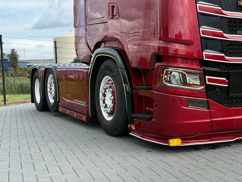 Scania S580 V8 NGS SHOWTRUCK, VOLLUCHT, RETARDER, LEER, GESTUURD. - Sattelzugmaschine: das Bild 3 Scania S580 V8 NGS SHOWTRUCK, VOLLUCHT, RETARDER, LEER, GESTUURD. - Sattelzugmaschine: das Bild 3