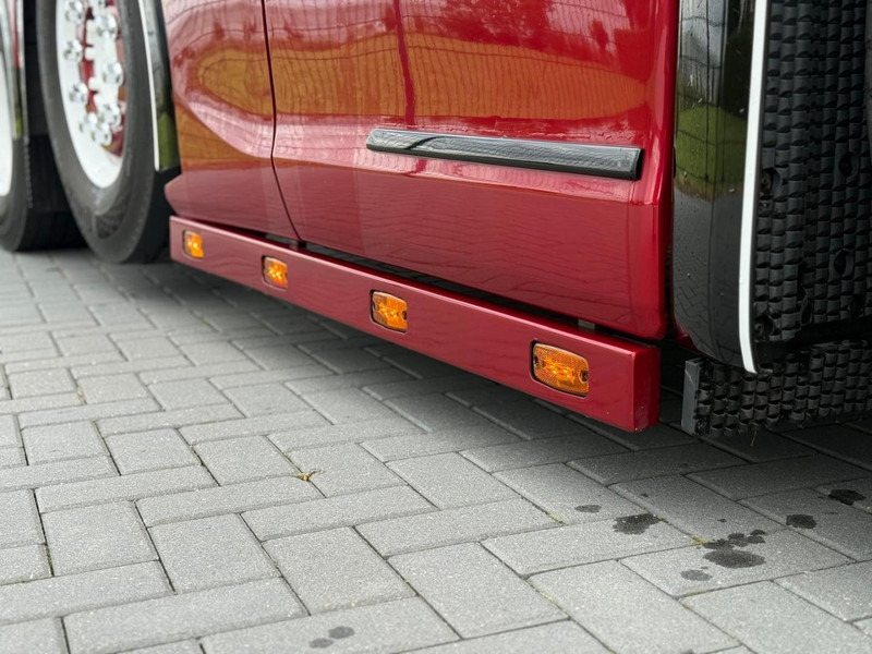 Scania S580 V8 NGS SHOWTRUCK, VOLLUCHT, RETARDER, LEER, GESTUURD. - Sattelzugmaschine: das Bild 4 Scania S580 V8 NGS SHOWTRUCK, VOLLUCHT, RETARDER, LEER, GESTUURD. - Sattelzugmaschine: das Bild 4