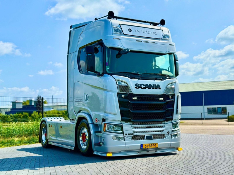 Scania S650 ADR, FULL AIR, LEATHER, SHOW, INTERIOR, LIKE NEW! - Sattelzugmaschine: das Bild 1 Scania S650 ADR, FULL AIR, LEATHER, SHOW, INTERIOR, LIKE NEW! - Sattelzugmaschine: das Bild 1