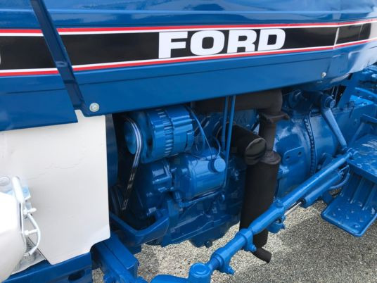 Ford 4110 V fruitier arceau tracteur à 15 000 € sans tva à rajouter - Traktor: das Bild 5 Ford 4110 V fruitier arceau tracteur à 15 000 € sans tva à rajouter - Traktor: das Bild 5