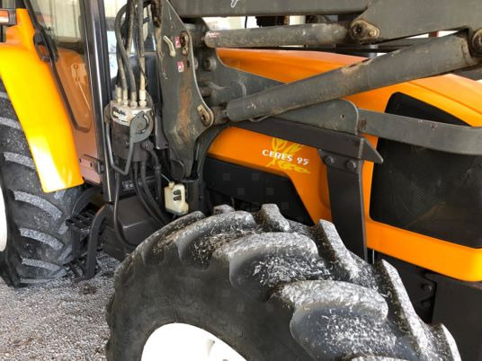 Renault CERES 95 X TRACTEUR + CHARGEUR MX80 - Traktor: das Bild 5 Renault CERES 95 X TRACTEUR + CHARGEUR MX80 - Traktor: das Bild 5
