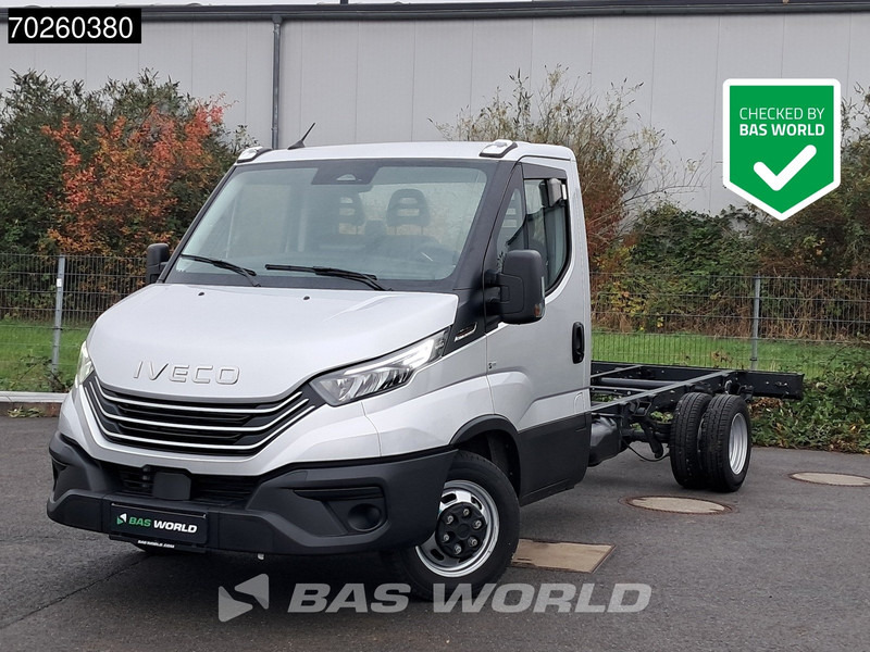 Iveco Daily 35C21 Neu! 3.0L 2025-Modell Automatik 210PS Radstand 410 Fahrgestell Doppelbereifung LED ACC Klima Euro6 Chassis A/C - Transporter: das Bild 1 Iveco Daily 35C21 Neu! 3.0L 2025-Modell Automatik 210PS Radstand 410 Fahrgestell Doppelbereifung LED ACC Klima Euro6 Chassis A/C - Transporter: das Bild 1