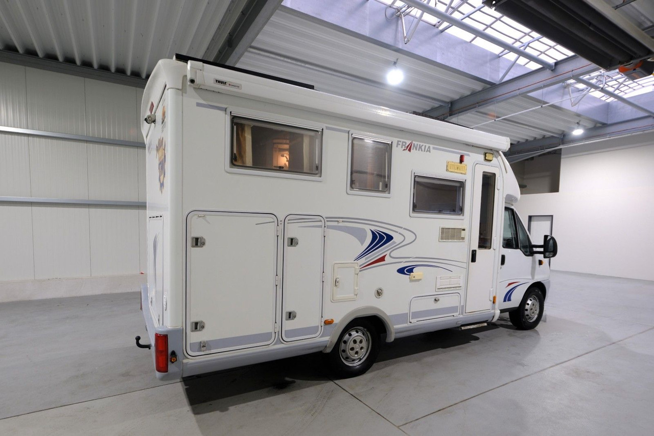 Frankia T 650 BD/Festbett/Garage/Solar/Markise Frankia T 650 BD/Festbett/Garage/Solar/Markise - Teilintegriertes Wohnmobil: das Bild 5 Frankia T 650 BD/Festbett/Garage/Solar/Markise Frankia T 650 BD/Festbett/Garage/Solar/Markise - Teilintegriertes Wohnmobil: das Bild 5