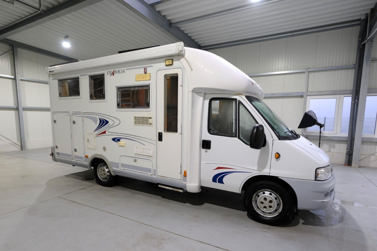 Frankia T 650 BD/Festbett/Garage/Solar/Markise Frankia T 650 BD/Festbett/Garage/Solar/Markise - Teilintegriertes Wohnmobil: das Bild 2 Frankia T 650 BD/Festbett/Garage/Solar/Markise Frankia T 650 BD/Festbett/Garage/Solar/Markise - Teilintegriertes Wohnmobil: das Bild 2