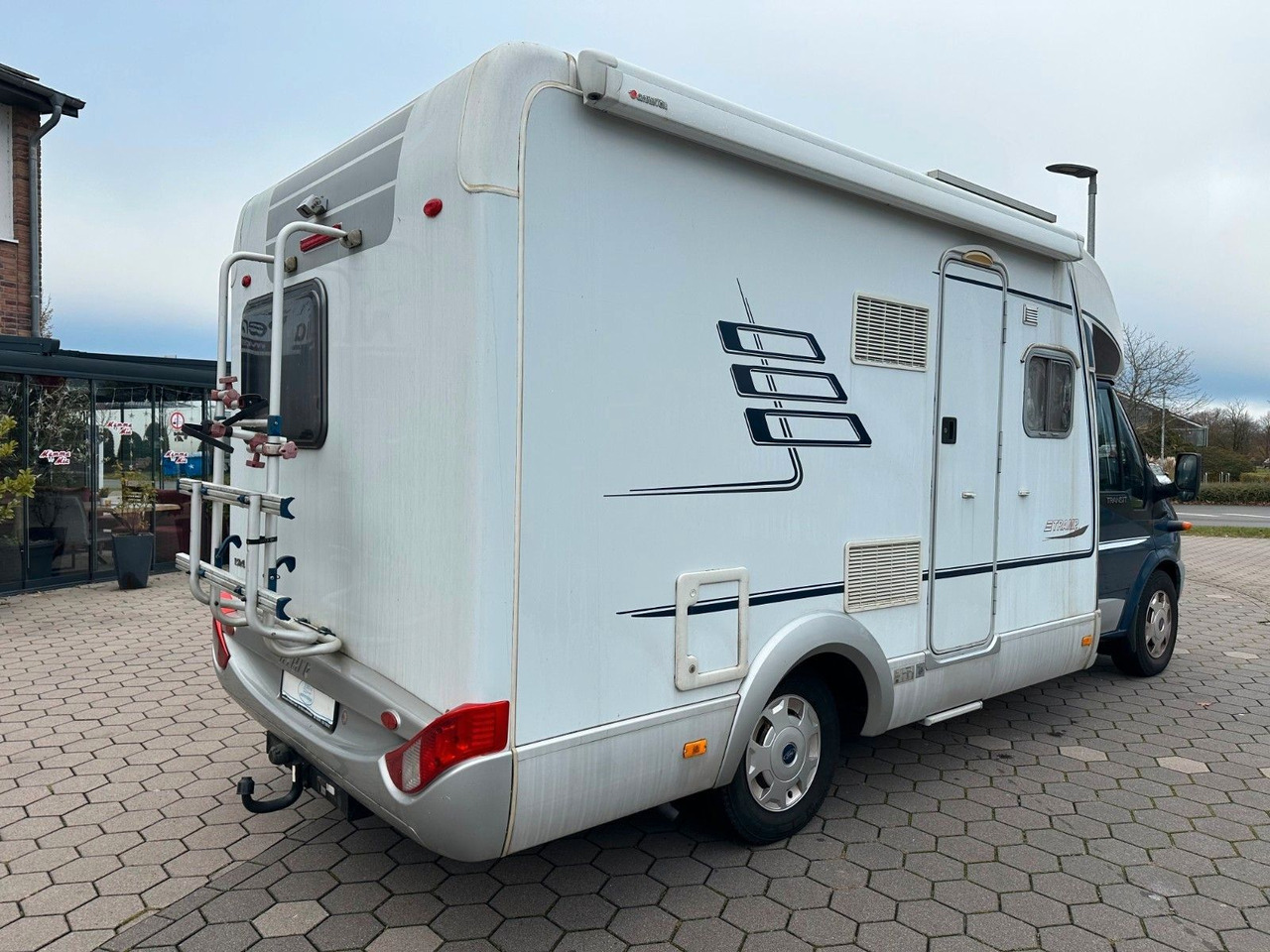 HYMER / ERIBA / HYMERCAR TRAMP T 572 CL/Festbett/Klima/Markise HYMER / ERIBA / HYMERCAR TRAMP T 572 CL/Festbett/Klima/Markise - Teilintegriertes Wohnmobil: das Bild 5 HYMER / ERIBA / HYMERCAR TRAMP T 572 CL/Festbett/Klima/Markise HYMER / ERIBA / HYMERCAR TRAMP T 572 CL/Festbett/Klima/Markise - Teilintegriertes Wohnmobil: das Bild 5