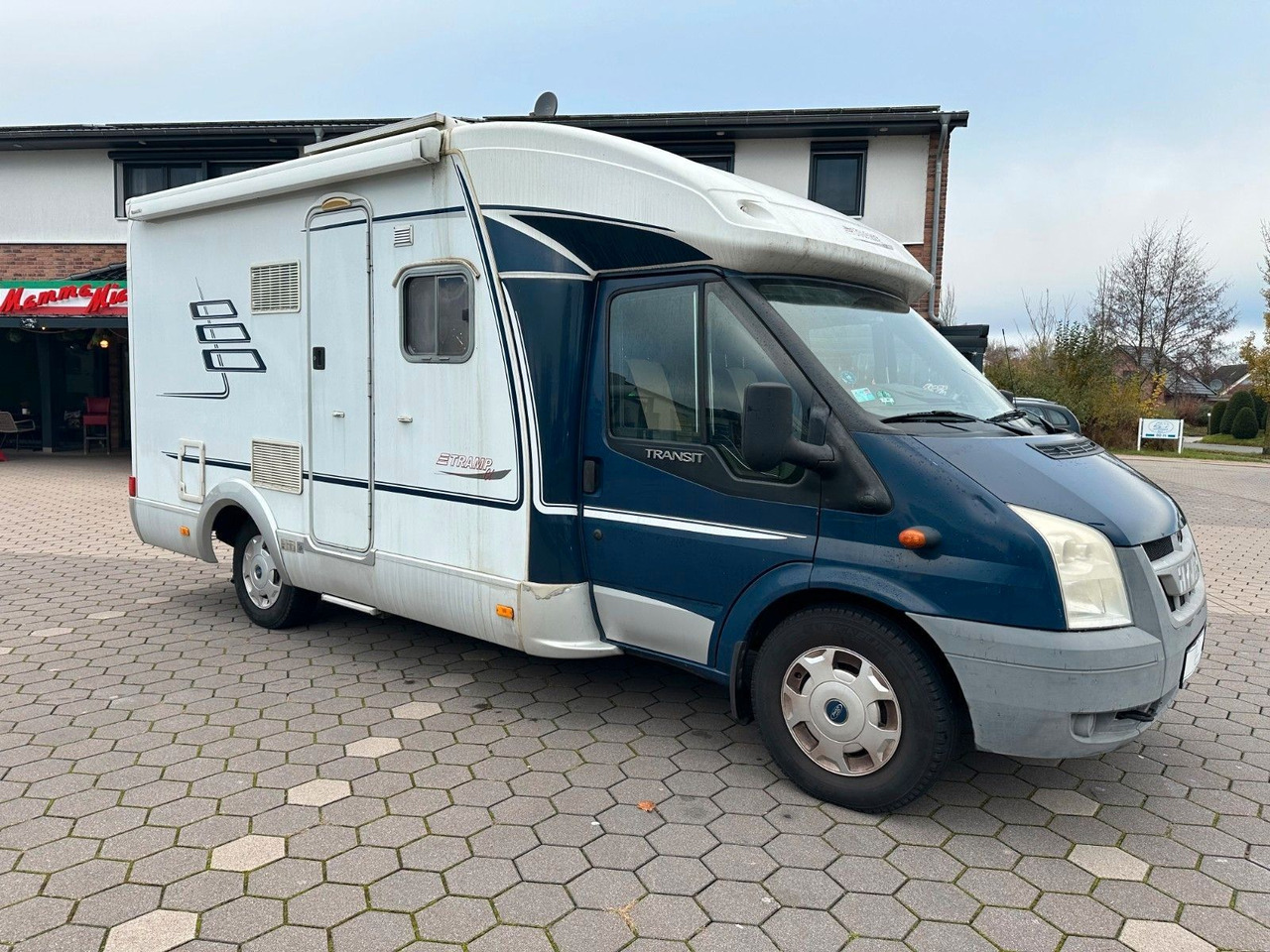 HYMER / ERIBA / HYMERCAR TRAMP T 572 CL/Festbett/Klima/Markise HYMER / ERIBA / HYMERCAR TRAMP T 572 CL/Festbett/Klima/Markise - Teilintegriertes Wohnmobil: das Bild 3 HYMER / ERIBA / HYMERCAR TRAMP T 572 CL/Festbett/Klima/Markise HYMER / ERIBA / HYMERCAR TRAMP T 572 CL/Festbett/Klima/Markise - Teilintegriertes Wohnmobil: das Bild 3