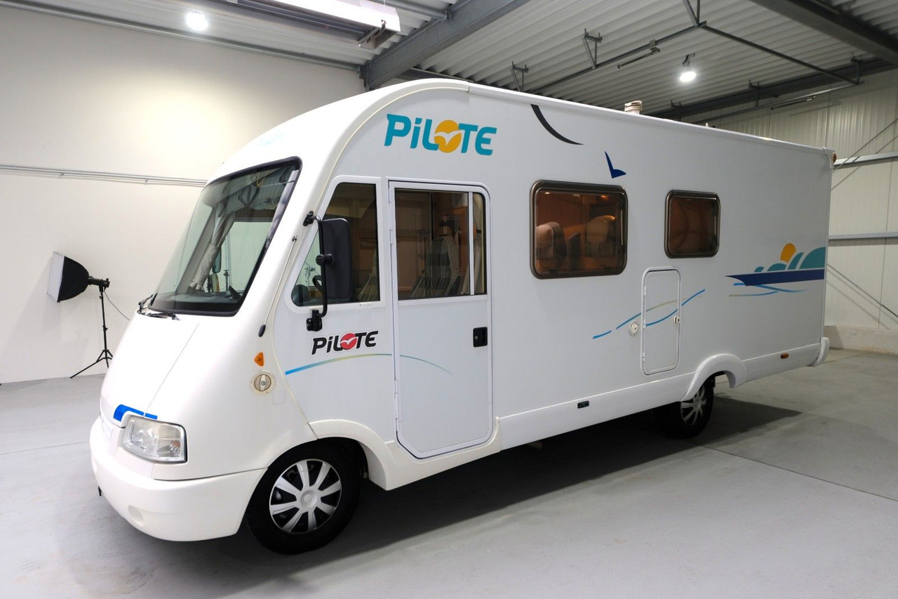 Pilote Aventura/Festbett+Hubbett/Garage/Klima/Solar - Integriertes Wohnmobil: das Bild 2 Pilote Aventura/Festbett+Hubbett/Garage/Klima/Solar - Integriertes Wohnmobil: das Bild 2