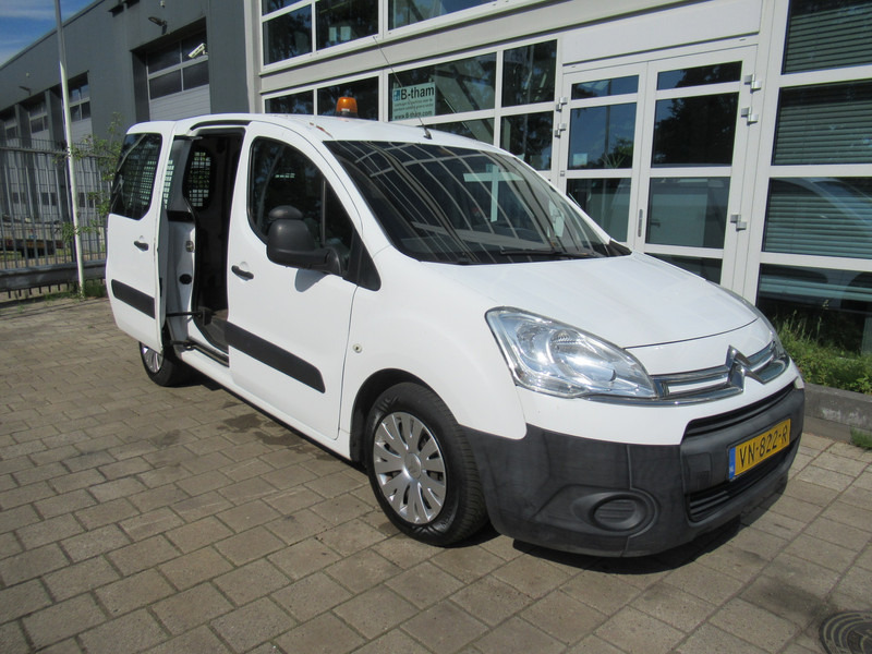 Citroën Berlingo 1.6 e-HDI 700 Club Automaat AIRCO 3-Zitpl. - Kleintransporter: das Bild 2 Citroën Berlingo 1.6 e-HDI 700 Club Automaat AIRCO 3-Zitpl. - Kleintransporter: das Bild 2