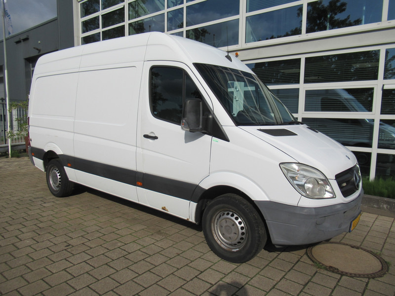 Mercedes-Benz Sprinter 313 2.2 CDI 366 L2H2 AIRCO - Klima - Kastenwagen: das Bild 2 Mercedes-Benz Sprinter 313 2.2 CDI 366 L2H2 AIRCO - Klima - Kastenwagen: das Bild 2