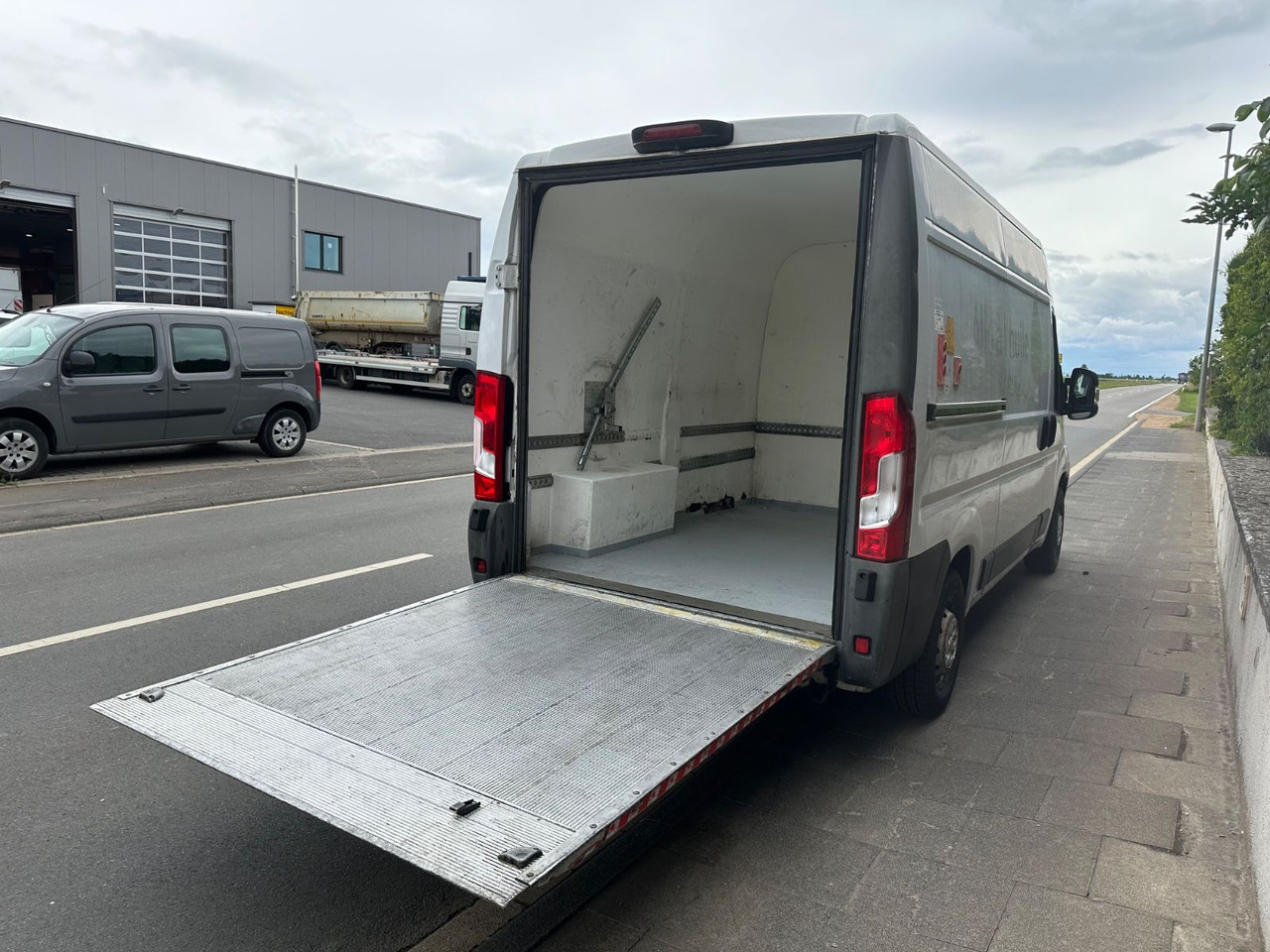 Fiat Ducato130*Automatik*Nav*LBW500kg*Service neu* Fiat Ducato130*Automatik*Nav*LBW500kg*Service neu* - Kastenwagen: das Bild 3 Fiat Ducato130*Automatik*Nav*LBW500kg*Service neu* Fiat Ducato130*Automatik*Nav*LBW500kg*Service neu* - Kastenwagen: das Bild 3