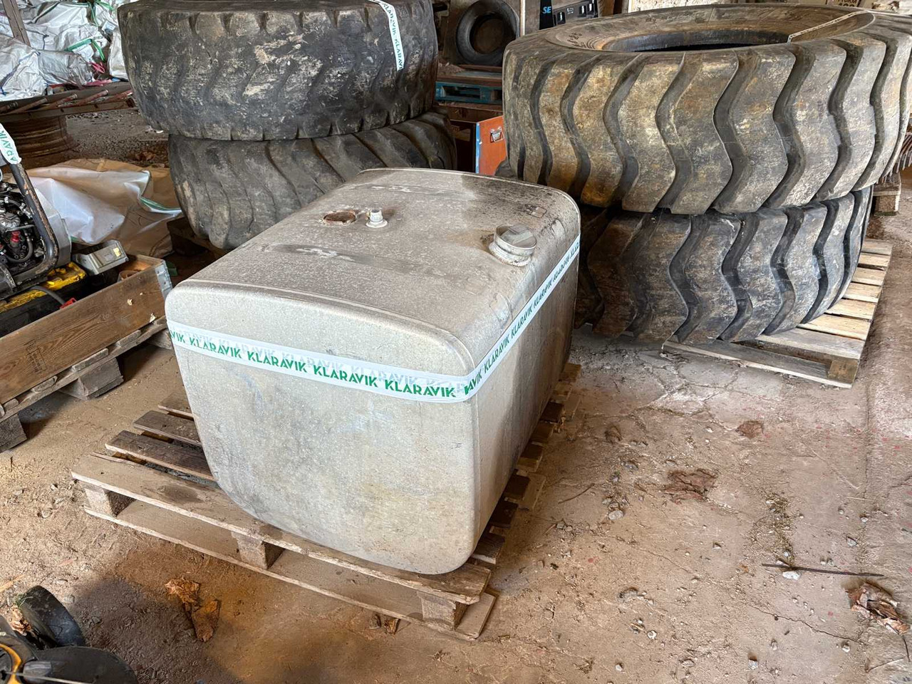 Fuel tank Scania 350L - Kraftstofftank: das Bild 3 Fuel tank Scania 350L - Kraftstofftank: das Bild 3