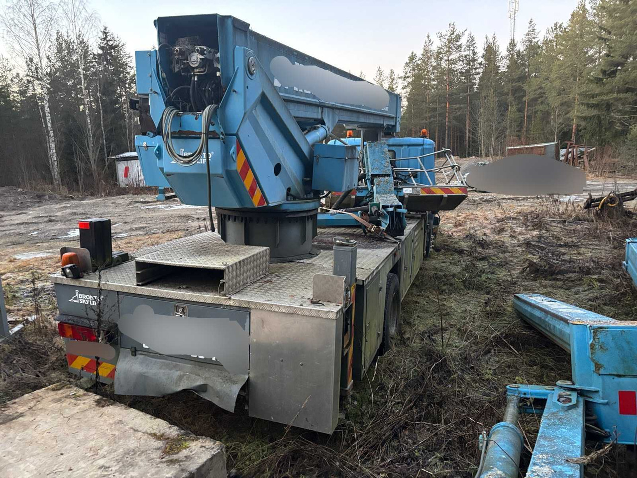 Scania P94 truck and Bronto Skylift telescopic crane - Autokran: das Bild 5 Scania P94 truck and Bronto Skylift telescopic crane - Autokran: das Bild 5