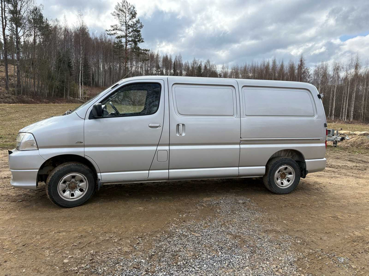 Van Toyota Hiace 2.5 - Kastenwagen: das Bild 3 Van Toyota Hiace 2.5 - Kastenwagen: das Bild 3