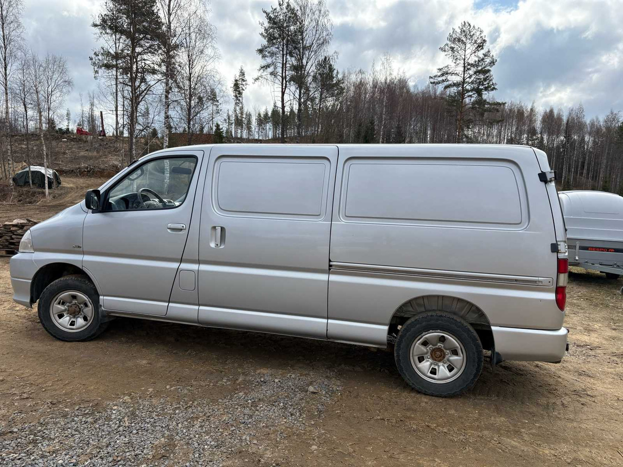 Van Toyota Hiace 2.5 - Kastenwagen: das Bild 4 Van Toyota Hiace 2.5 - Kastenwagen: das Bild 4