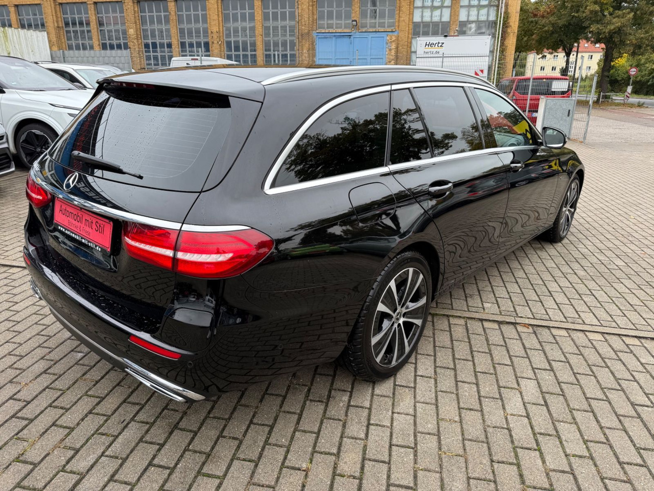 Mercedes-Benz E -Klasse T-Modell E 300 de LED NAVI ACC TEILLED - Kombi: das Bild 4 Mercedes-Benz E -Klasse T-Modell E 300 de LED NAVI ACC TEILLED - Kombi: das Bild 4