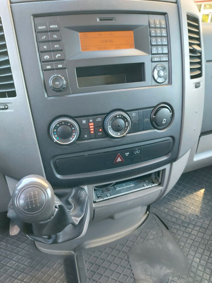 Personentransporter Mercedes-Benz Sprinter II Pritsche DoKa 6 Sitze 316 CDI 4X4: das Bild 19