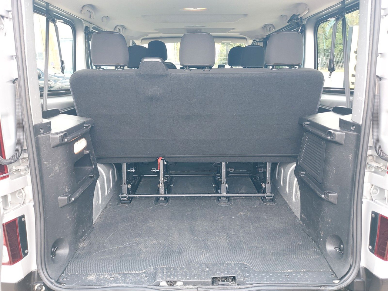 Personentransporter Renault Trafic Combi L1H1 2,7t  Expression Klima: das Bild 18