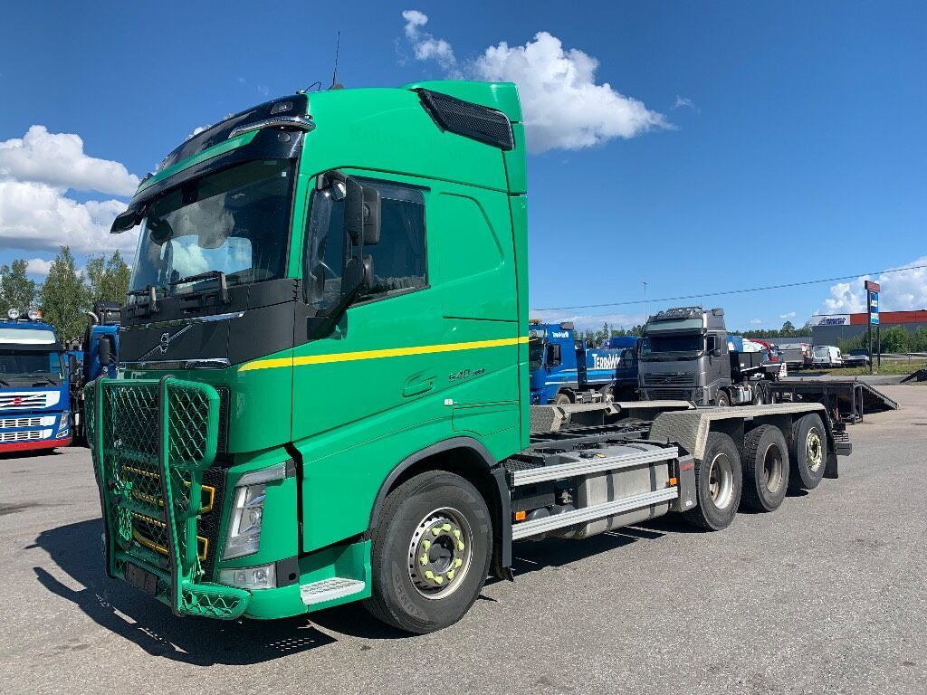 VOLVO FH13 540 8x4*4 - Fahrgestell LKW: das Bild 1 VOLVO FH13 540 8x4*4 - Fahrgestell LKW: das Bild 1