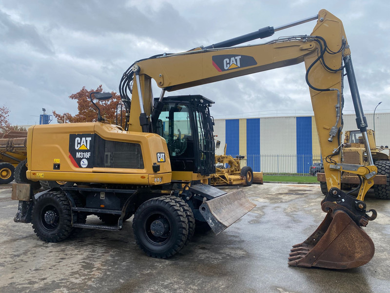 Caterpillar M316F NVT - Mobilbagger: das Bild 2 Caterpillar M316F NVT - Mobilbagger: das Bild 2