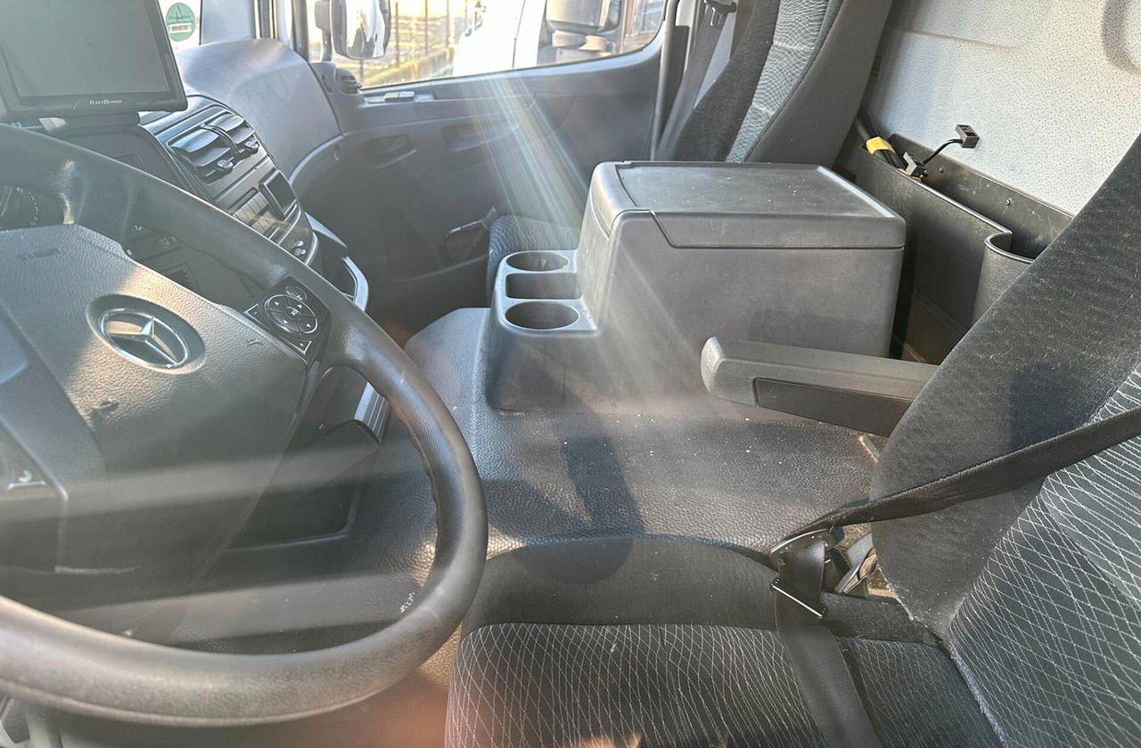 Mercedes Benz 1324 FURGONE 6,10 E SPONDA EURO 6 - Koffer LKW: das Bild 5 Mercedes Benz 1324 FURGONE 6,10 E SPONDA EURO 6 - Koffer LKW: das Bild 5