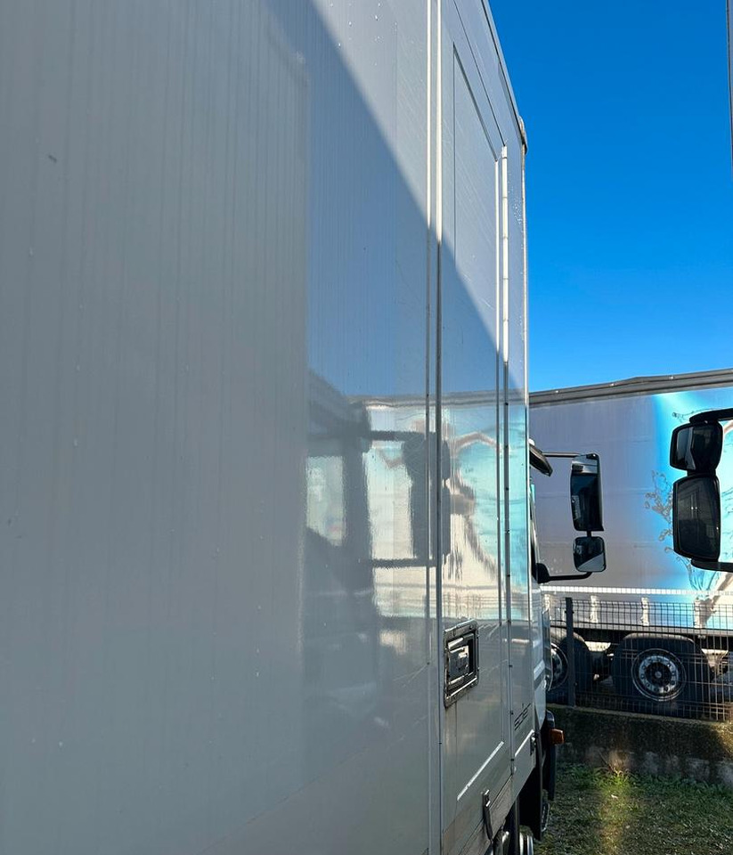 Mercedes Benz 1324 FURGONE 6,10 E SPONDA EURO 6 - Koffer LKW: das Bild 3 Mercedes Benz 1324 FURGONE 6,10 E SPONDA EURO 6 - Koffer LKW: das Bild 3