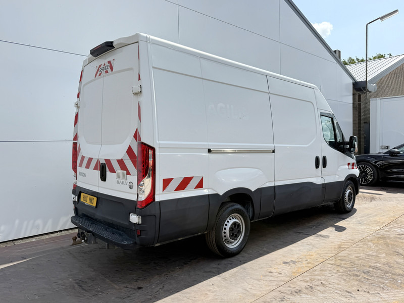 Iveco Daily 35S14 2.3 L2H2 Cruise Control Climate Control 3.5t Trekhaak Lucht geveerde stoel - Kastenwagen: das Bild 3 Iveco Daily 35S14 2.3 L2H2 Cruise Control Climate Control 3.5t Trekhaak Lucht geveerde stoel - Kastenwagen: das Bild 3