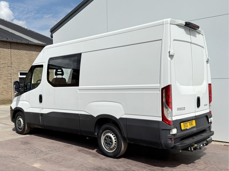 Iveco Daily 35S14 2.3 L2H2 Dubbele Cabine 7 Stoelen Airco Cruise Control Trekhaak 3.5t Lucht geveerde stoel - Kastenwagen, Transporter mit Doppelkabine: das Bild 2 Iveco Daily 35S14 2.3 L2H2 Dubbele Cabine 7 Stoelen Airco Cruise Control Trekhaak 3.5t Lucht geveerde stoel - Kastenwagen, Transporter mit Doppelkabine: das Bild 2