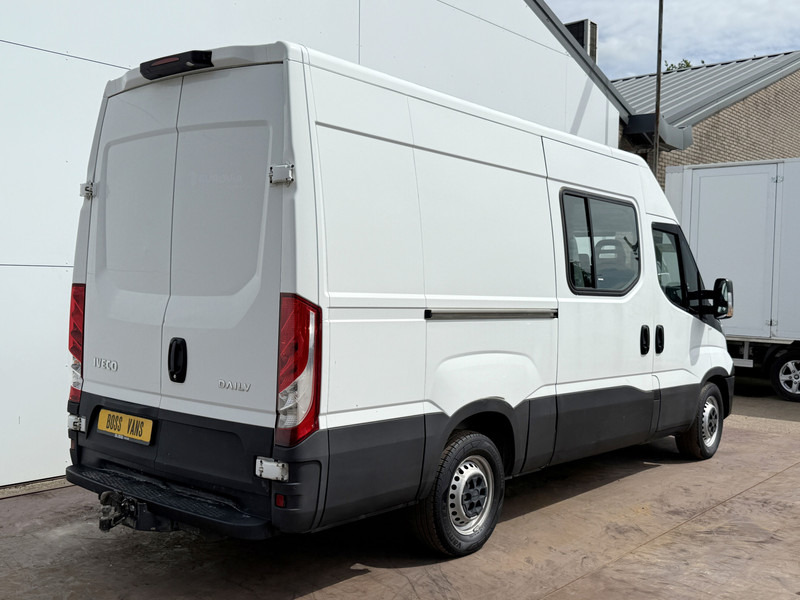 Iveco Daily 35S14 2.3 L2H2 Dubbele Cabine 7 Stoelen Airco Cruise Control Trekhaak 3.5t Lucht geveerde stoel - Kastenwagen, Transporter mit Doppelkabine: das Bild 3 Iveco Daily 35S14 2.3 L2H2 Dubbele Cabine 7 Stoelen Airco Cruise Control Trekhaak 3.5t Lucht geveerde stoel - Kastenwagen, Transporter mit Doppelkabine: das Bild 3